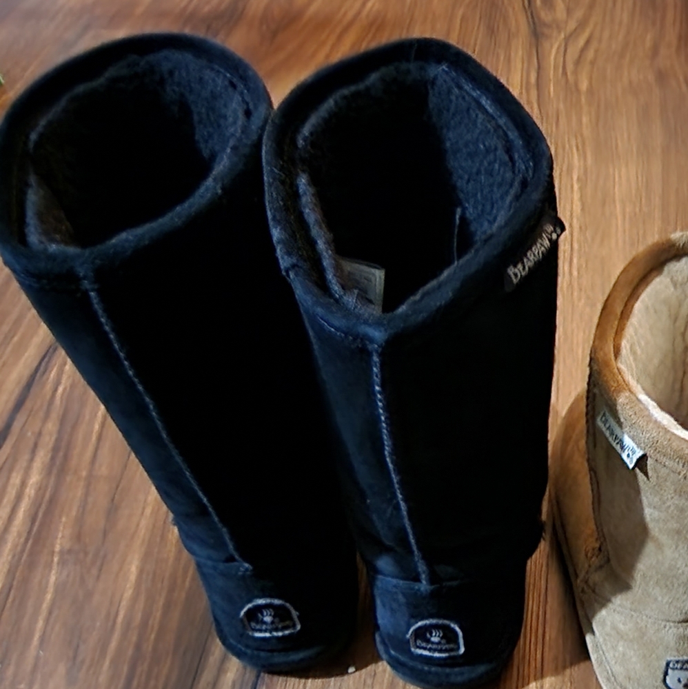 Girls bearpaw boots size 1